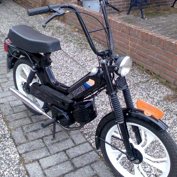 Tomos 24.jpg (575.28 KiB) 66238 keer bekeken Tomos 24.jpg